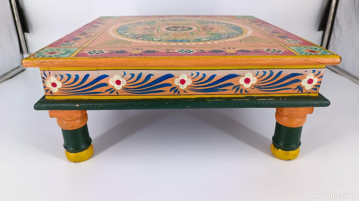 Antig&uuml;edades: Mesa auxiliar de madera de mango de origen hind&uacute; - Foto 8