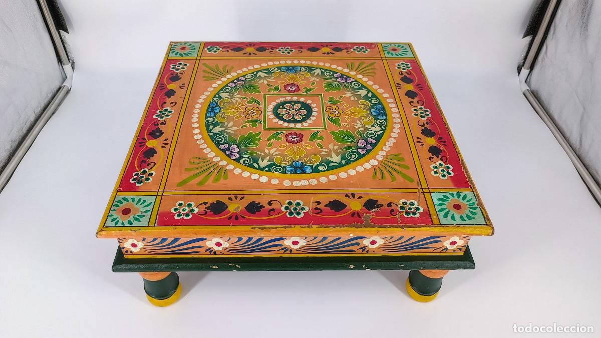 Antig&uuml;edades: Mesa auxiliar de madera de mango de origen hind&uacute; - Foto 9