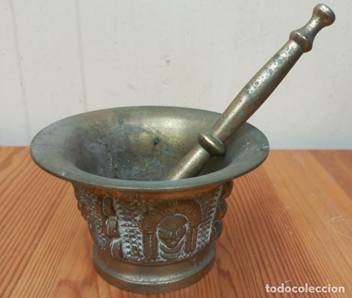 Antig&uuml;edades: ALMIREZ DE BRONCE CON MANO O MAJA - Foto 1