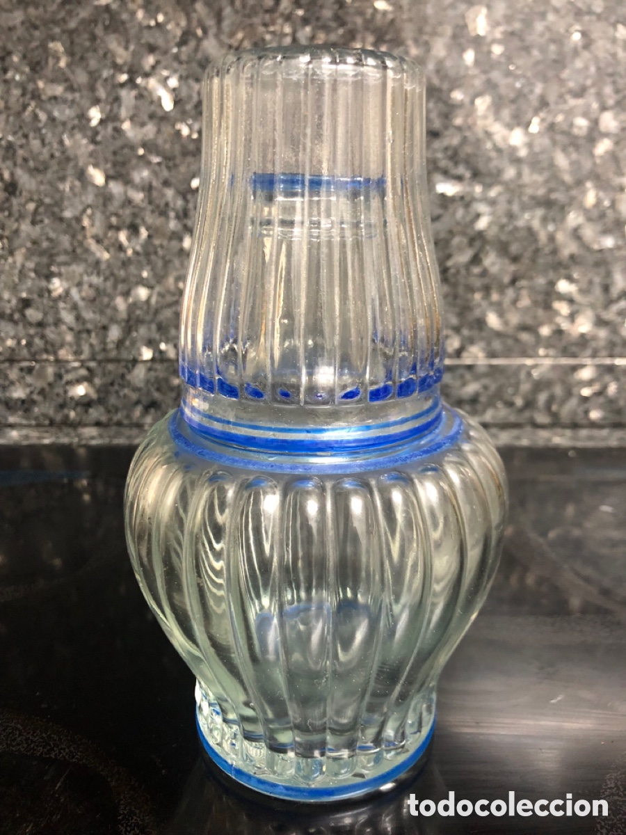 Antig&uuml;edades: Botella con vaso para mesita de noche - Foto 1