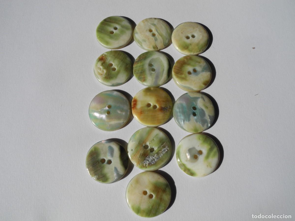 Antig&uuml;edades: 13 botones de n&aacute;car. Di&aacute;metro 2,2cm - Foto 4