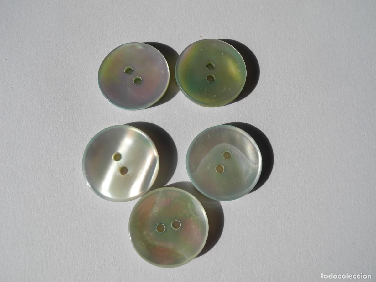 Antig&uuml;edades: 5 botones de n&aacute;car. Di&aacute;metro 1,7cm - Foto 1