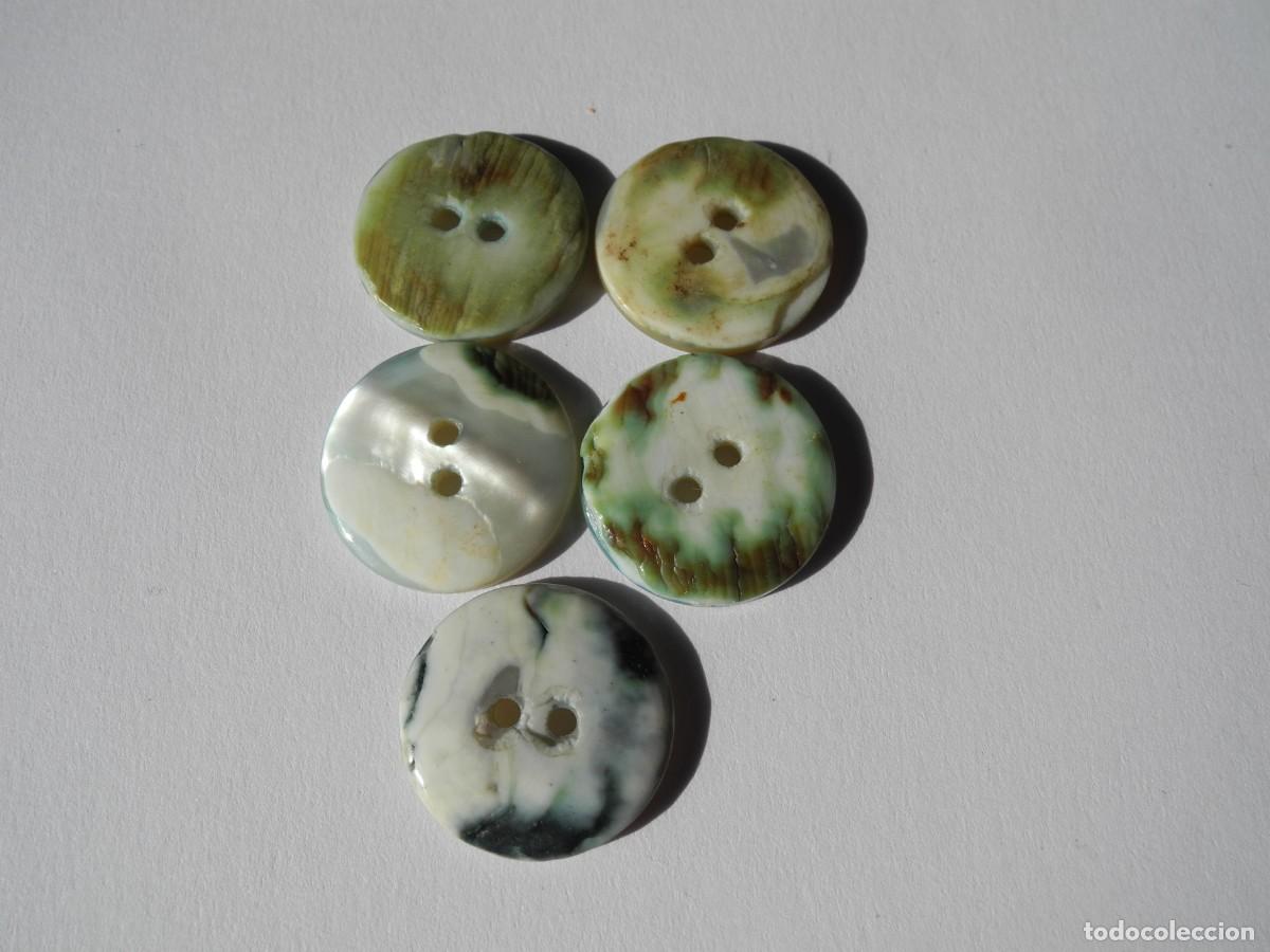 Antig&uuml;edades: 5 botones de n&aacute;car. Di&aacute;metro 1,7cm - Foto 3
