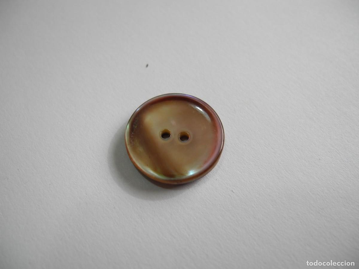 Antig&uuml;edades: 1 bot&oacute;n de n&aacute;car. Di&aacute;metro 1,7cm - Foto 1