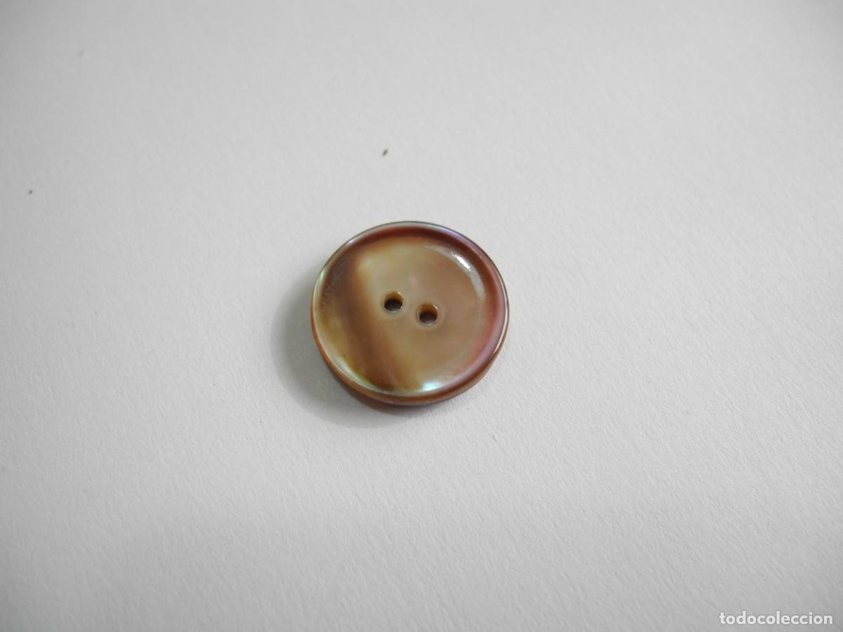 Antig&uuml;edades: 1 bot&oacute;n de n&aacute;car. Di&aacute;metro 1,7cm - Foto 2