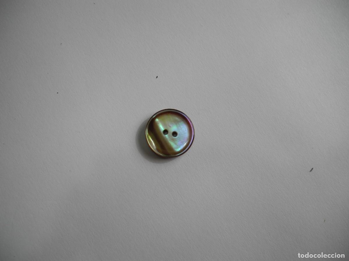 Antig&uuml;edades: 1 bot&oacute;n de n&aacute;car. Di&aacute;metro 1,7cm - Foto 3
