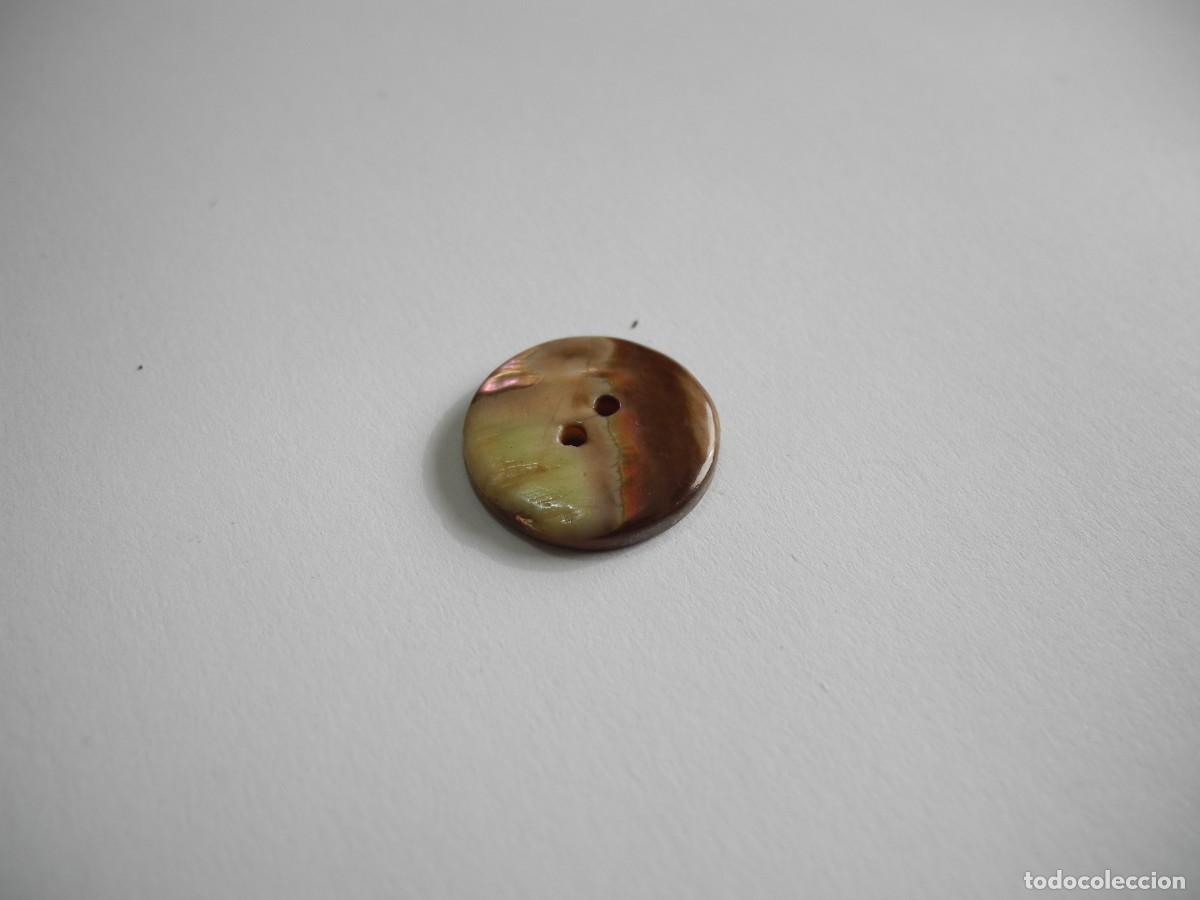 Antig&uuml;edades: 1 bot&oacute;n de n&aacute;car. Di&aacute;metro 1,7cm - Foto 4