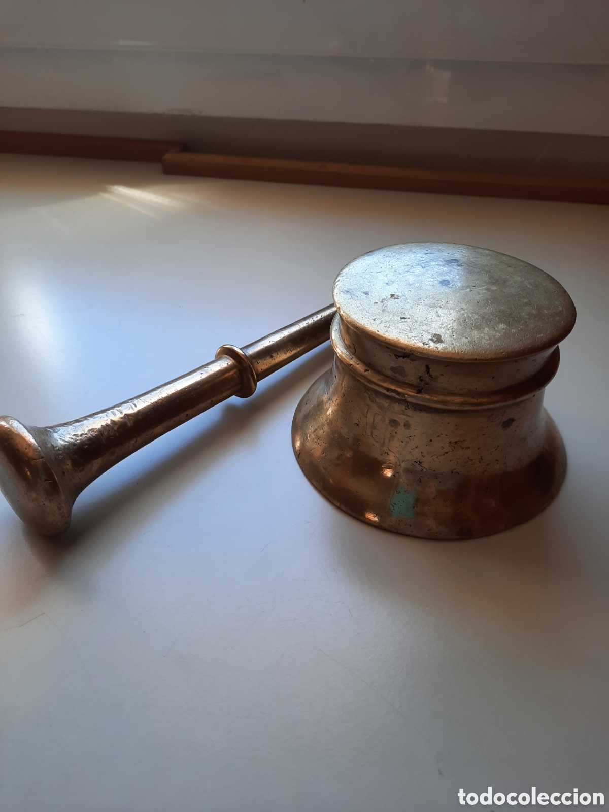 Antig&uuml;edades: Antiguo almirez con mano, de bronce - Foto 3