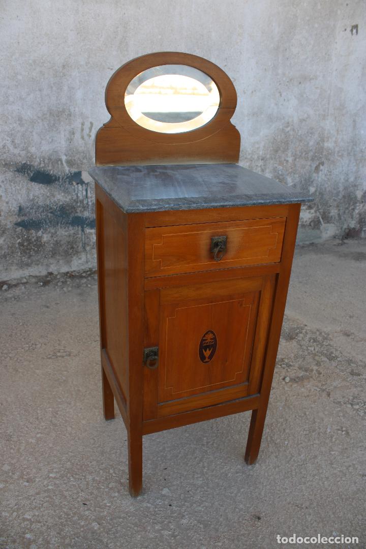 Antig&uuml;edades: mesilla de noche antigua - Foto 5