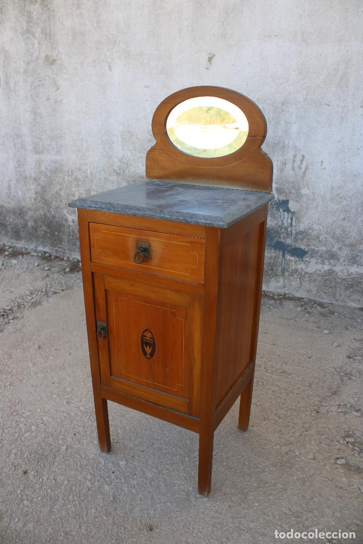 Antig&uuml;edades: mesilla de noche antigua - Foto 6