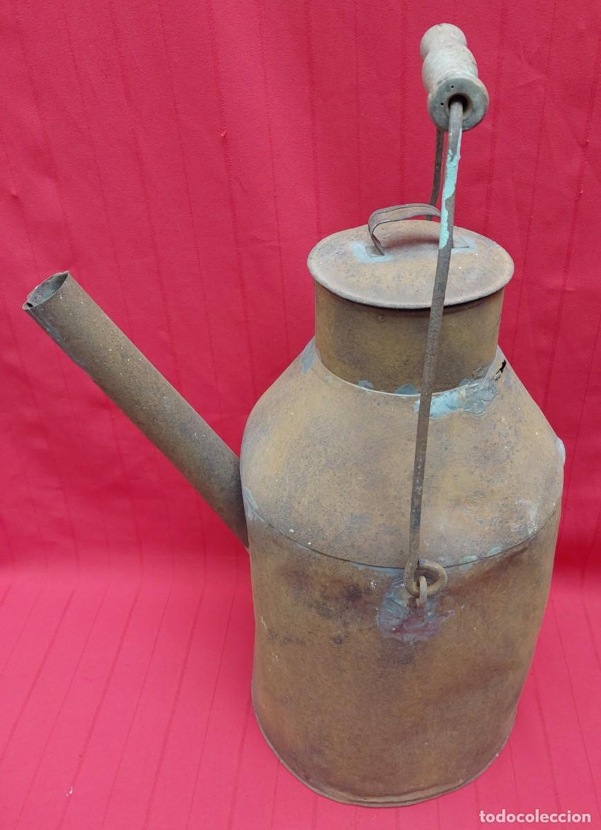 Antig&uuml;edades: ANTIGUA ACEITERA DE LATA - Foto 2