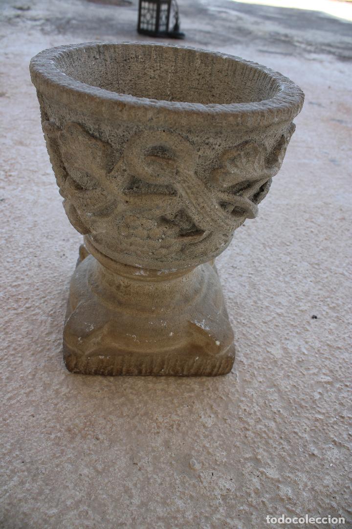 Antig&uuml;edades: copa jardin macetero en piedra artificial - Foto 1