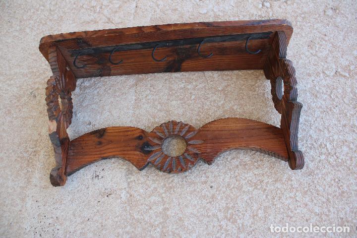 Antig&uuml;edades: repisa madera castellana - Foto 1