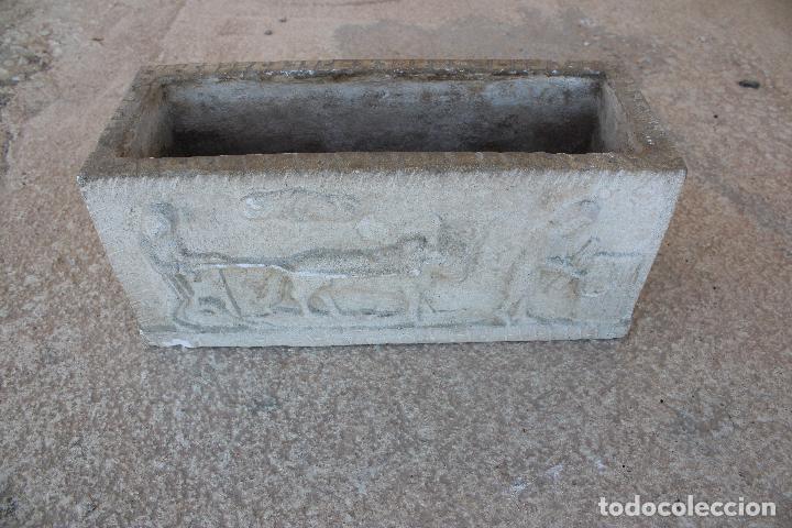 Antig&uuml;edades: jardinera macetero en piedra artificial - Foto 4