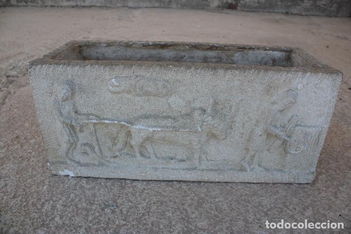 Antig&uuml;edades: jardinera macetero en piedra artificial - Foto 1