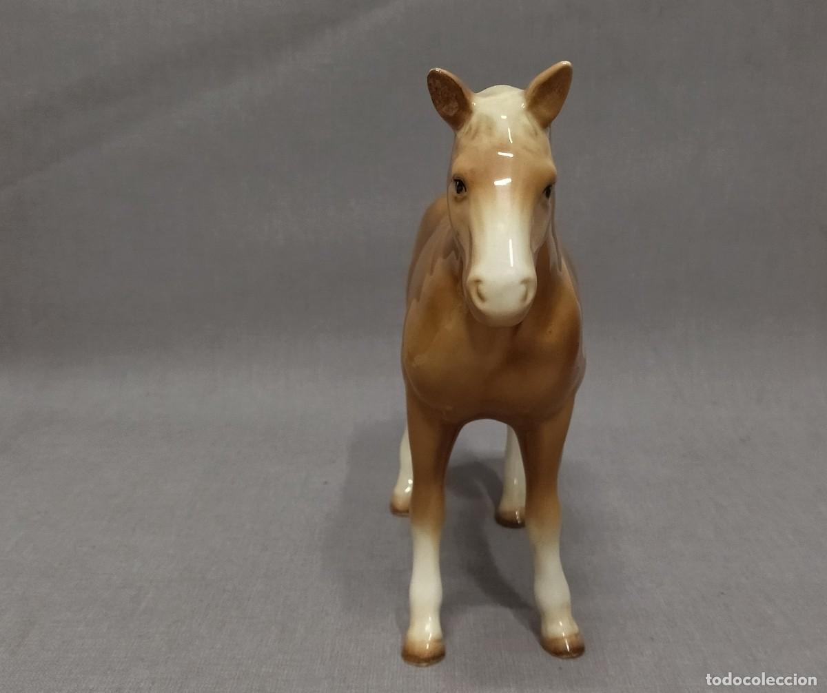 Antig&uuml;edades: Caballo de porcelana Inglesa - Foto 4