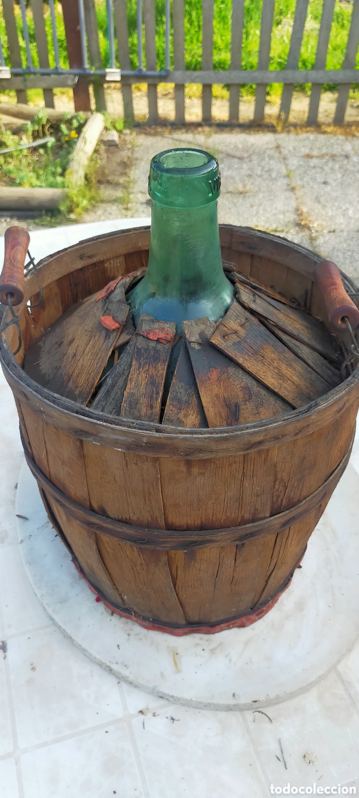 Antig&uuml;edades: Garrafa Viresa 10 litros recubierta de madera - Foto 1