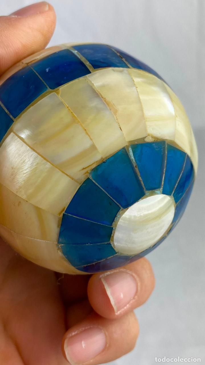 Antig&uuml;edades: 3 bolas decorativas en nacar - Foto 2