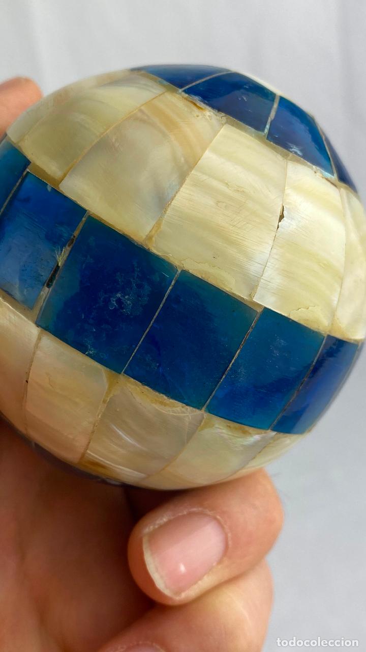 Antig&uuml;edades: 3 bolas decorativas en nacar - Foto 7
