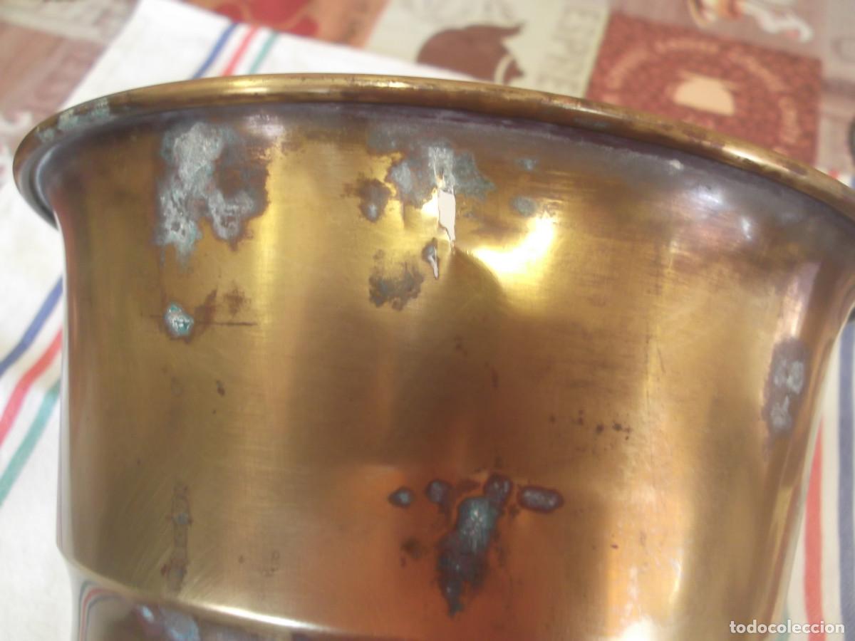 Antig&uuml;edades: COPA O MACETERO DE METAL DORADO. - Foto 2