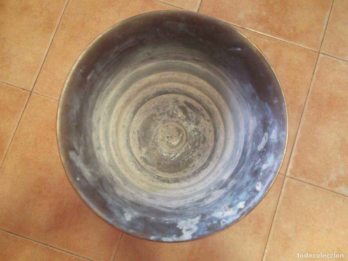 Antig&uuml;edades: COPA O MACETERO DE METAL DORADO. - Foto 4