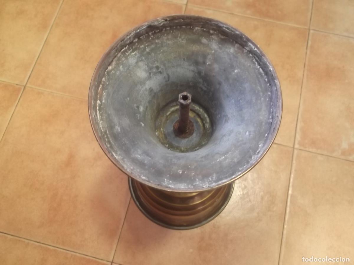 Antig&uuml;edades: COPA O MACETERO DE METAL DORADO. - Foto 5