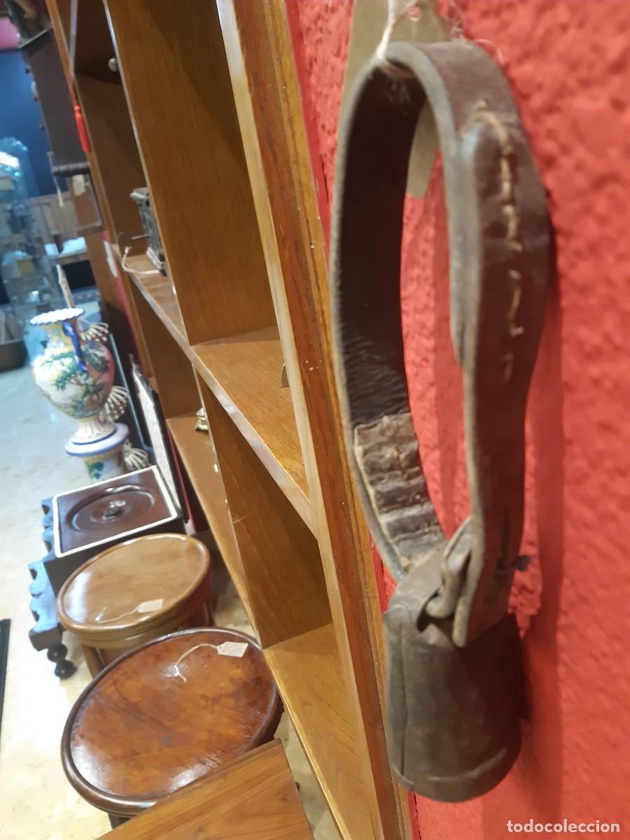 Antig&uuml;edades: CENCERROS (2) CON SUS COLLARINES. - Foto 3