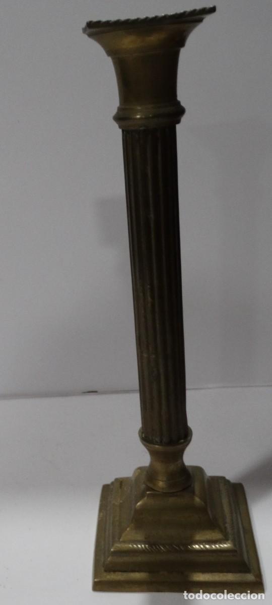 Antig&uuml;edades: CANDELABRO DE BRONCE CON COLUMNA S XIX - Foto 2