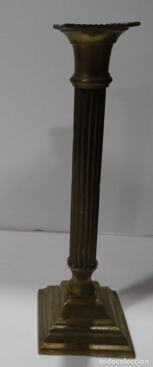 Antig&uuml;edades: CANDELABRO DE BRONCE CON COLUMNA S XIX - Foto 3