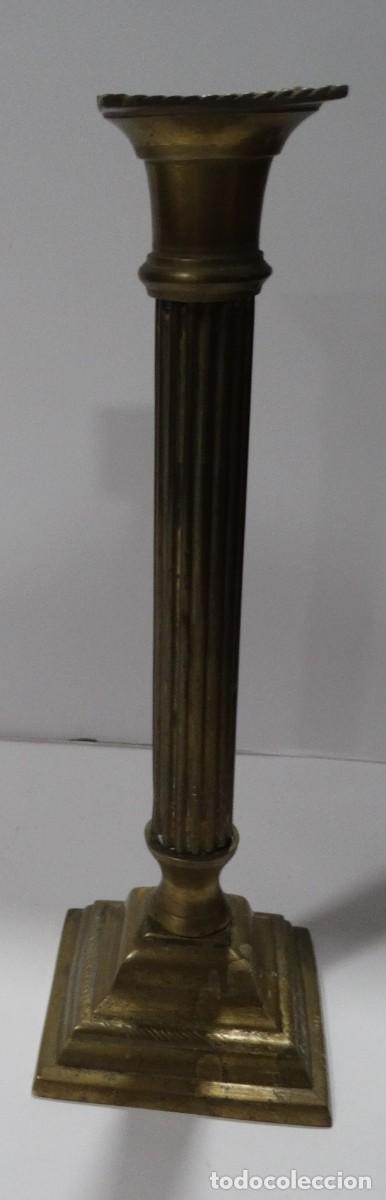 Antig&uuml;edades: CANDELABRO DE BRONCE CON COLUMNA S XIX - Foto 4