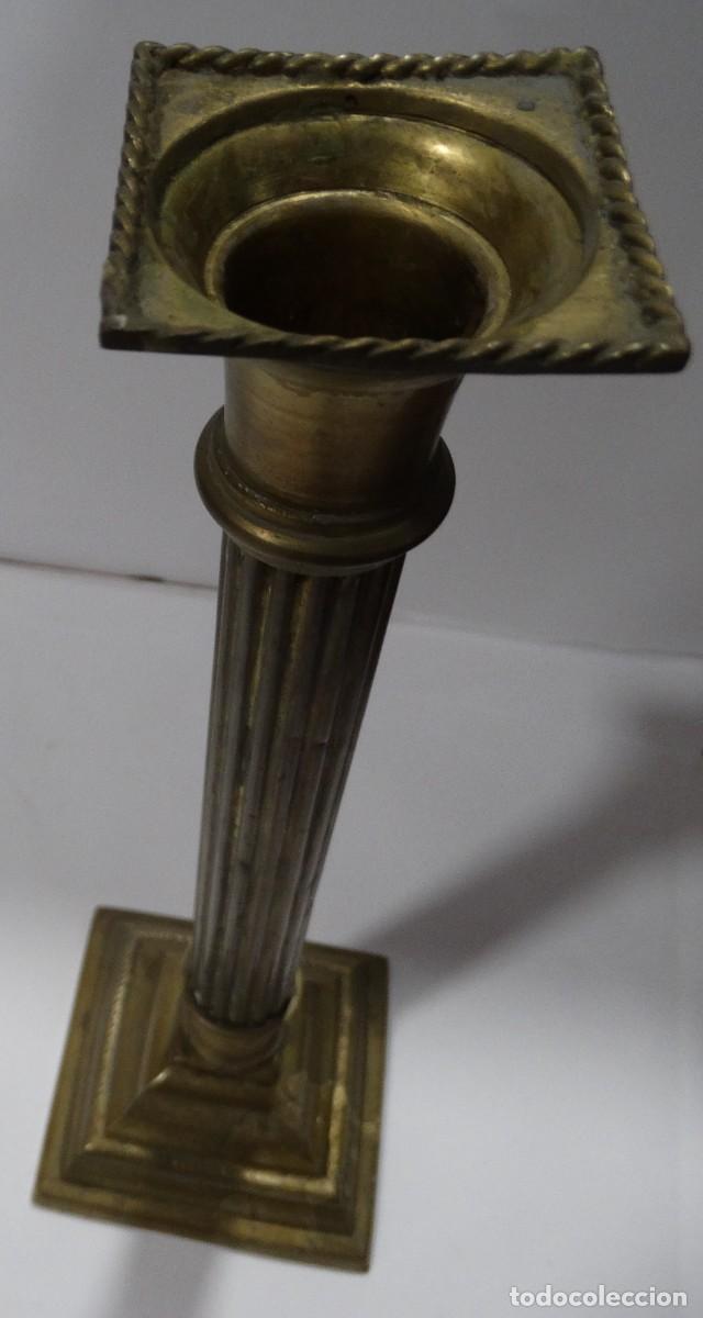 Antig&uuml;edades: CANDELABRO DE BRONCE CON COLUMNA S XIX - Foto 5
