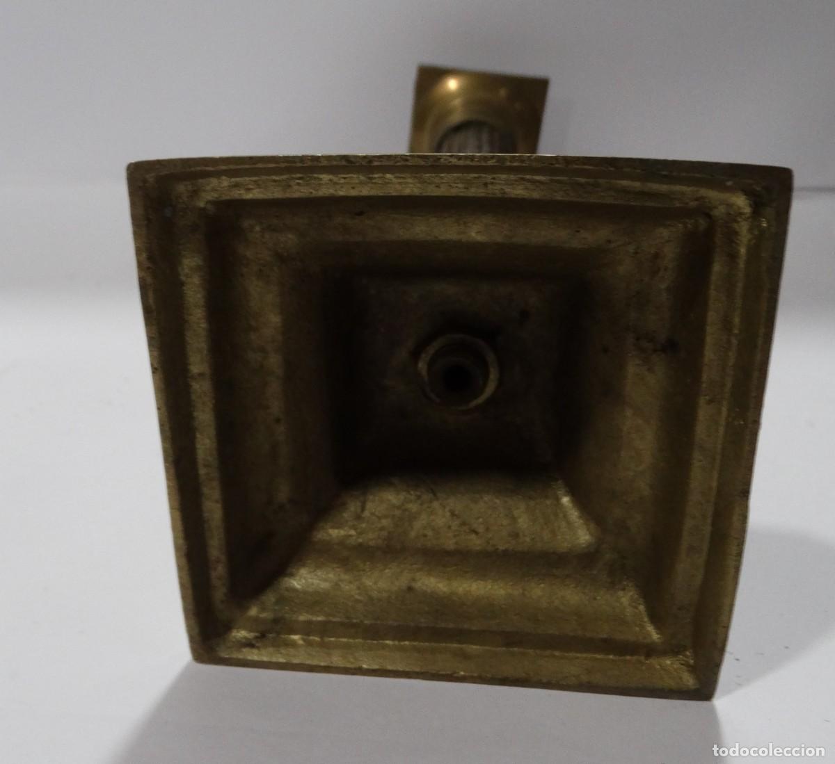 Antig&uuml;edades: CANDELABRO DE BRONCE CON COLUMNA S XIX - Foto 6