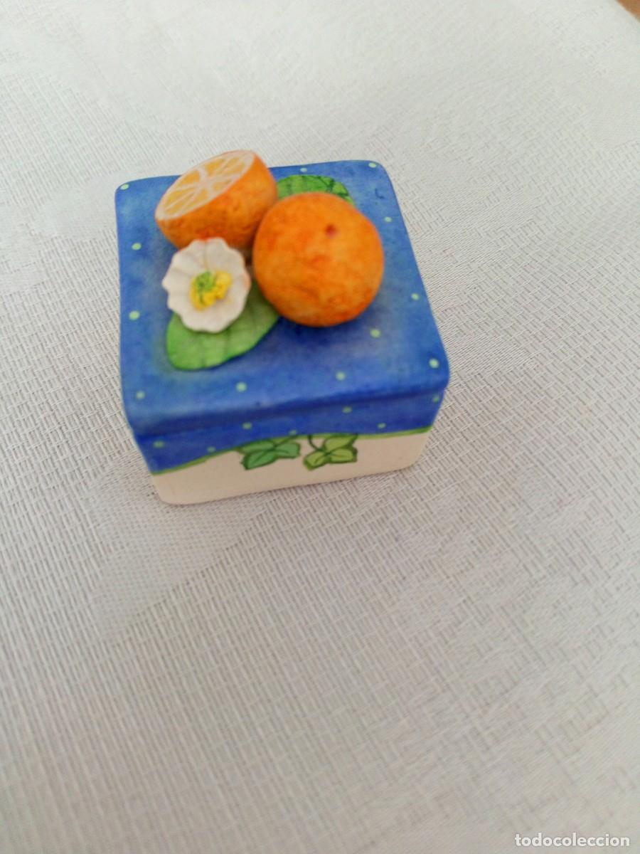 Antig&uuml;edades: CAJITA DE PORCELANA BISCUIT - Foto 1