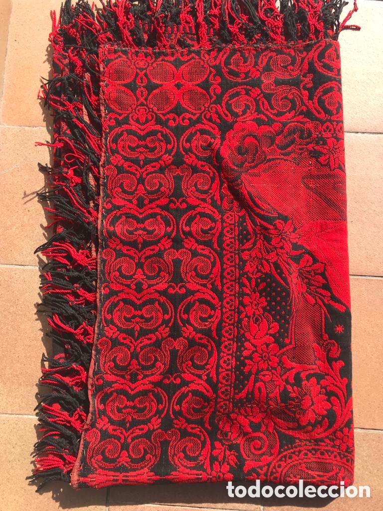 Antig&uuml;edades: Colcha antigua de algod&oacute;n con motivos religiosos - Foto 14