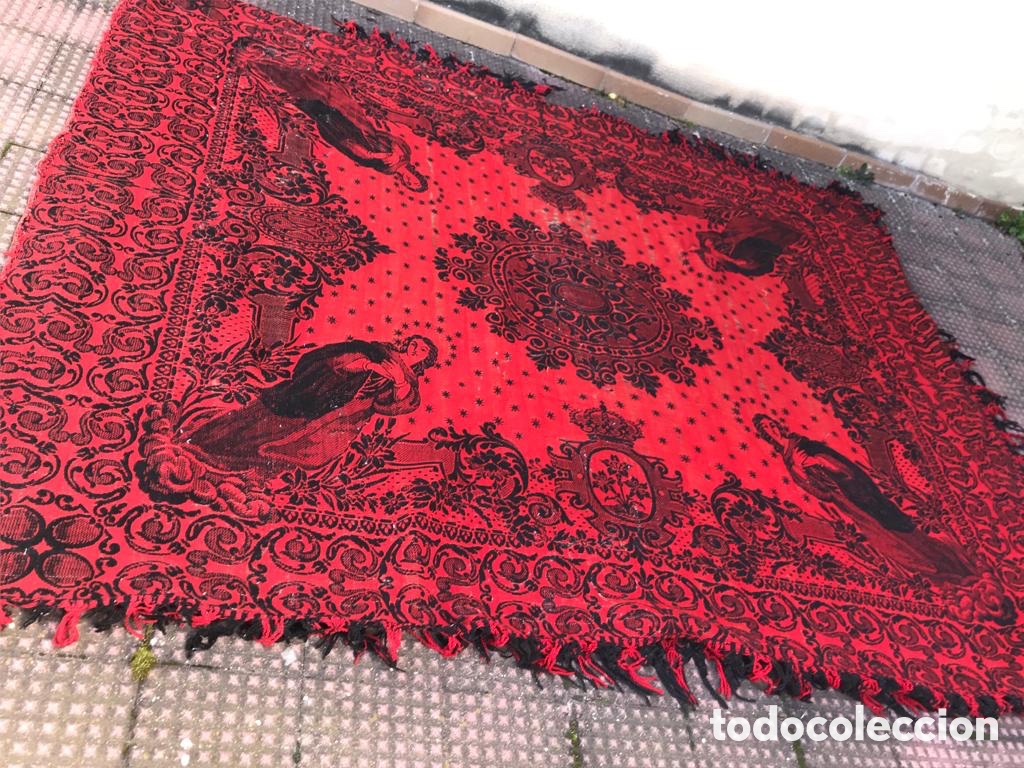 Antig&uuml;edades: Colcha antigua de algod&oacute;n con motivos religiosos - Foto 16