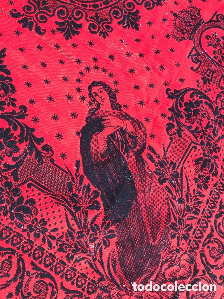 Antig&uuml;edades: Colcha antigua de algod&oacute;n con motivos religiosos - Foto 1