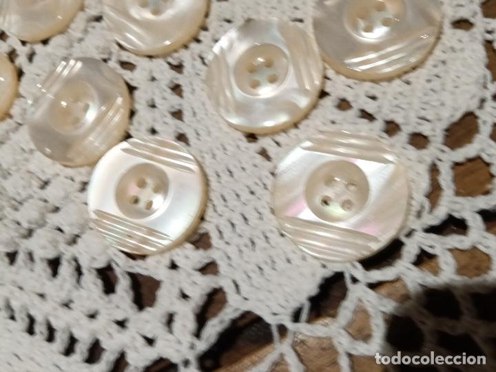 lote de botones blancos blanco nacarado con ral - Comprar Outros Acessórios  Antigos de Moda no todocoleccion