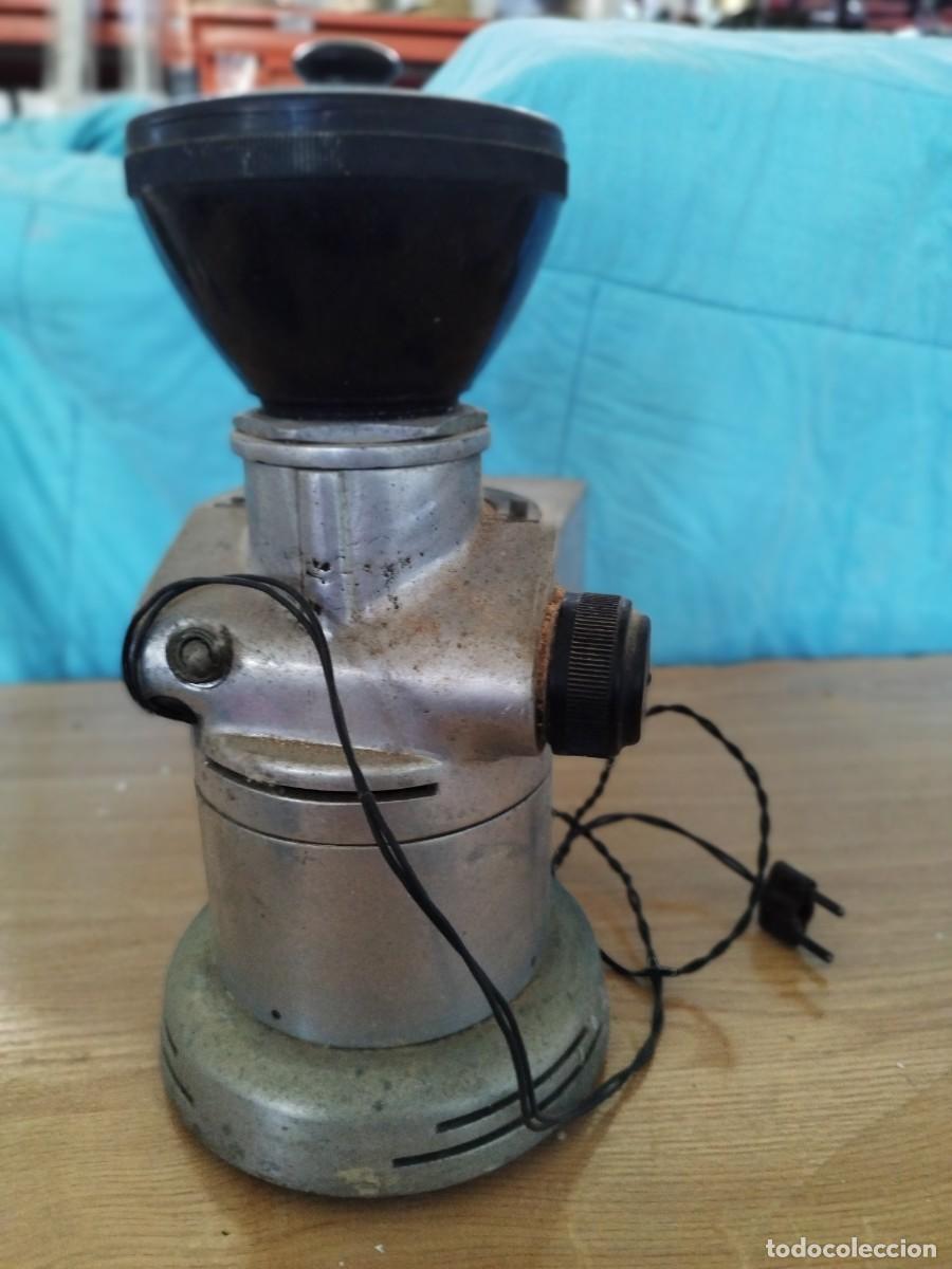 Antig&uuml;edades: MOLINILLO DE CAF&Eacute; ELECTRICO / 27 CM / SIN MARCA VISIBLE