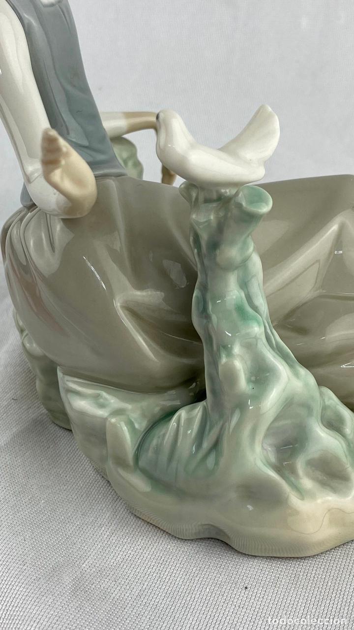 Antig&uuml;edades: Figura de Lladro doncella con palomo - Foto 4
