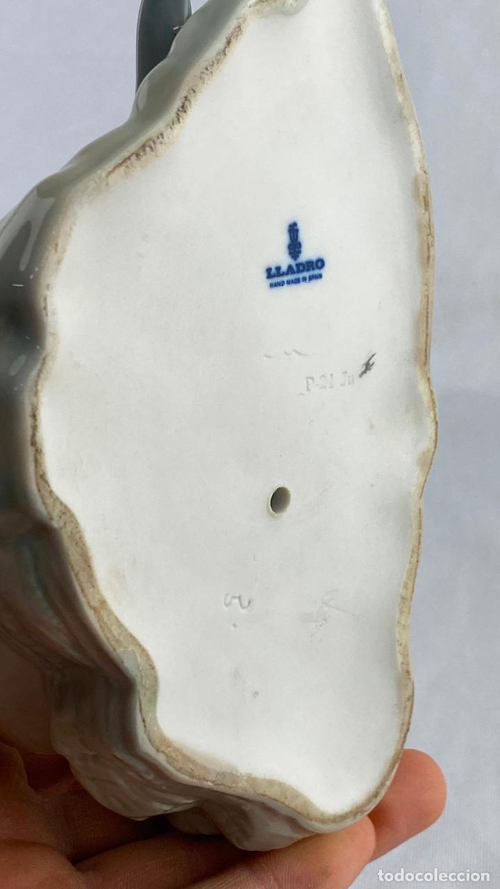 Antig&uuml;edades: Figura de Lladro doncella con palomo - Foto 9