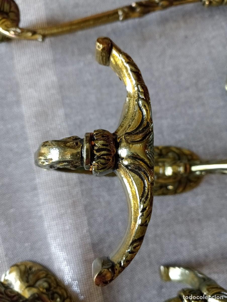 Antig&uuml;edades: Lote de 4 perchas de bronce. - Foto 3