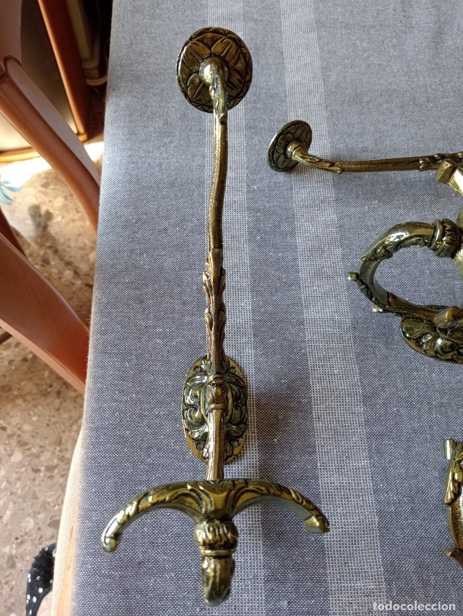 Antig&uuml;edades: Lote de 4 perchas de bronce. - Foto 6
