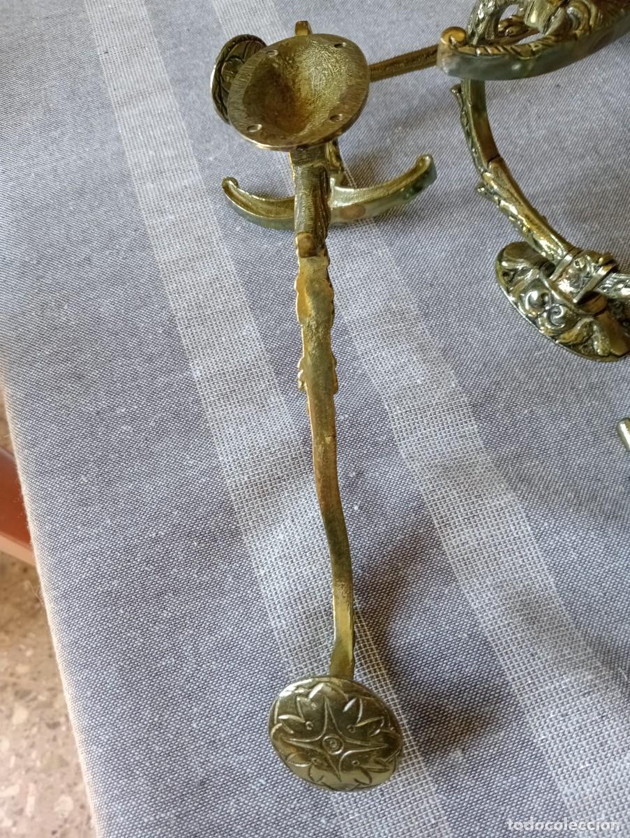 Antig&uuml;edades: Lote de 4 perchas de bronce. - Foto 7
