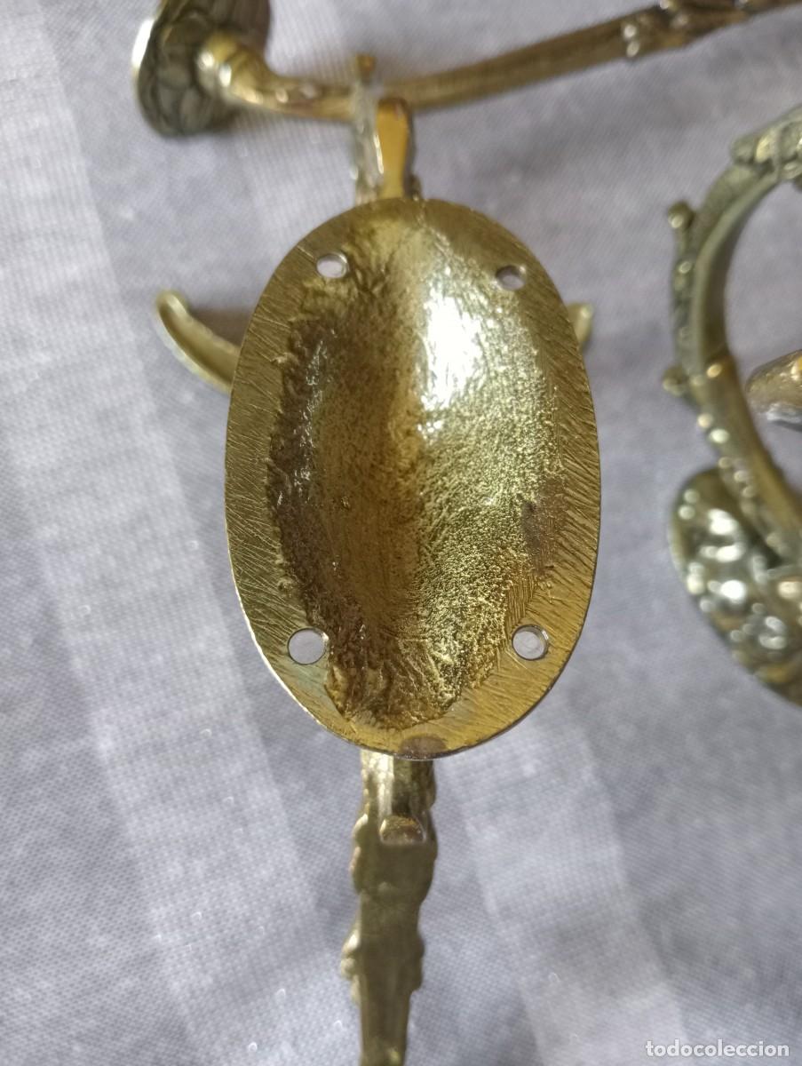 Antig&uuml;edades: Lote de 4 perchas de bronce. - Foto 9