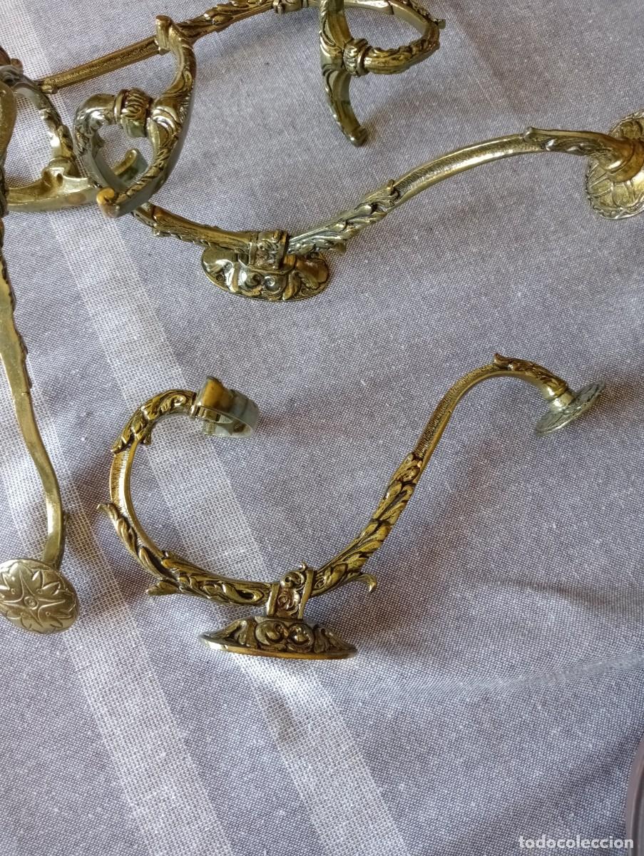 Antig&uuml;edades: Lote de 4 perchas de bronce. - Foto 11