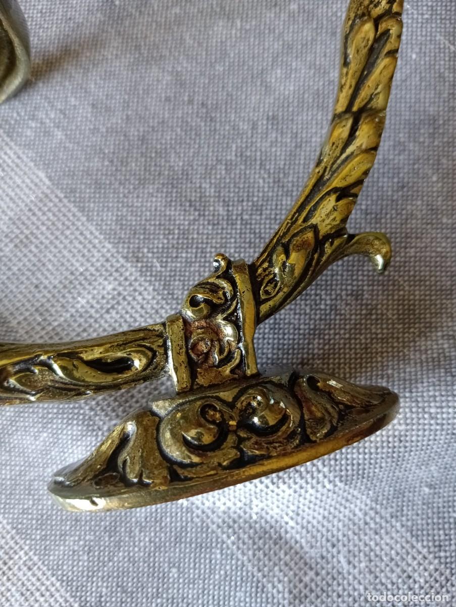 Antig&uuml;edades: Lote de 4 perchas de bronce. - Foto 12