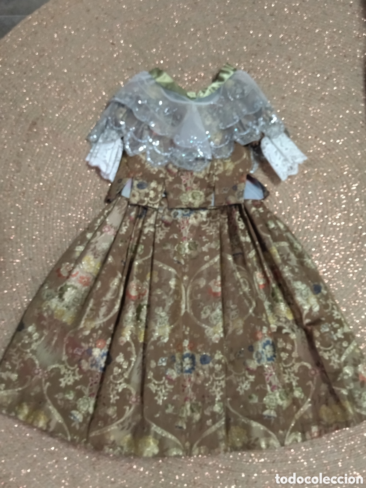 Antig&uuml;edades: Traje de fallera. Sin marca. Pone un n&uacute;mero 4 - Foto 3