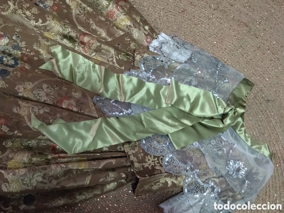 Antig&uuml;edades: Traje de fallera. Sin marca. Pone un n&uacute;mero 4 - Foto 5
