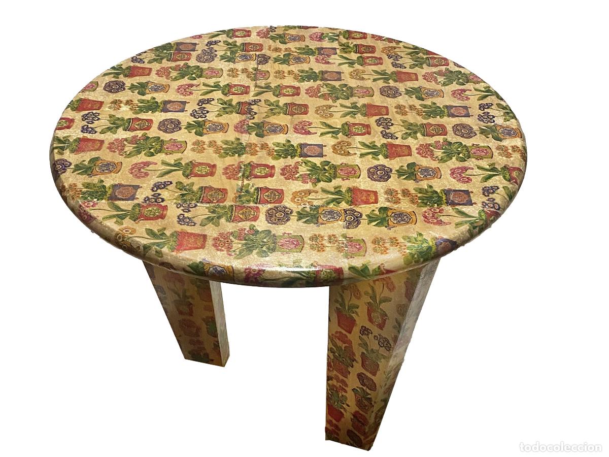 Antig&uuml;edades: Mesa peque&ntilde;a decorada con macetas y flores - Foto 1