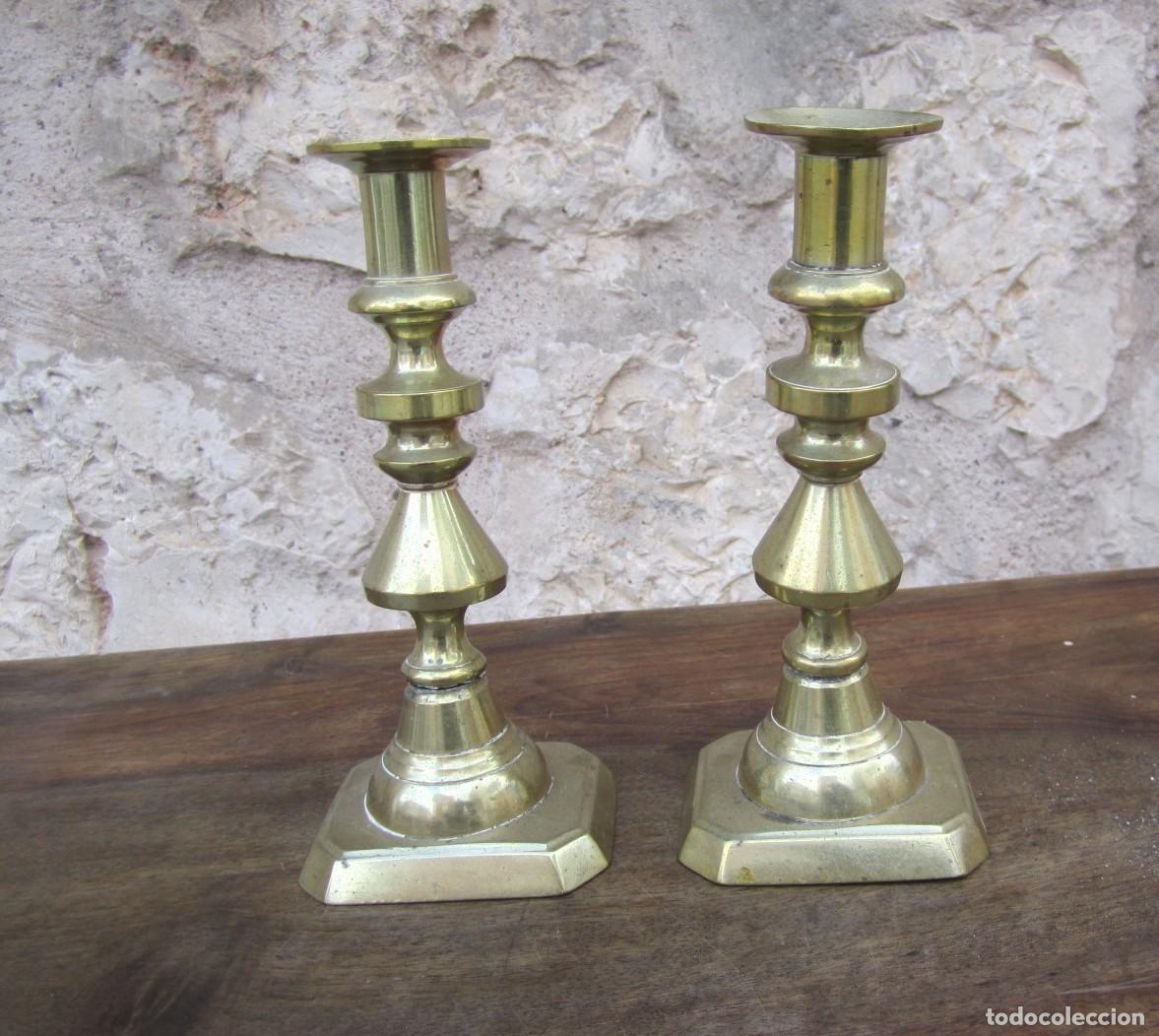 Antig&uuml;edades: Pareja de candelabros de bronce SXIX - Foto 1